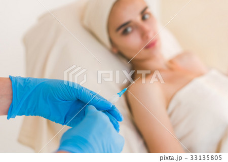 Doctor making botox facial injection. Doctor making botox facial injection. 33135805