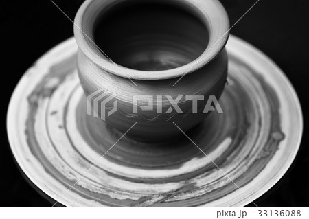 Potter making ceramic pot on the pottery wheel Potter making ceramic pot on the pottery wheel 33136088