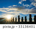 絶海の孤島　イースター島のモアイ像 33136401
