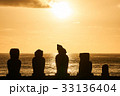 絶海の孤島　イースター島のモアイ像 33136404
