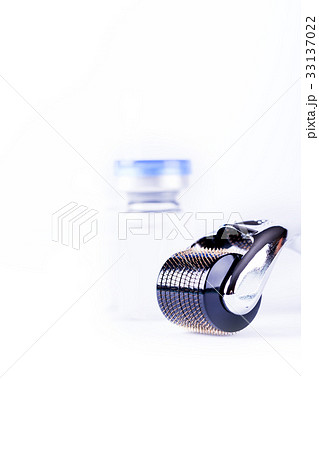 Derma Roller on white Derma Roller on white 33137022