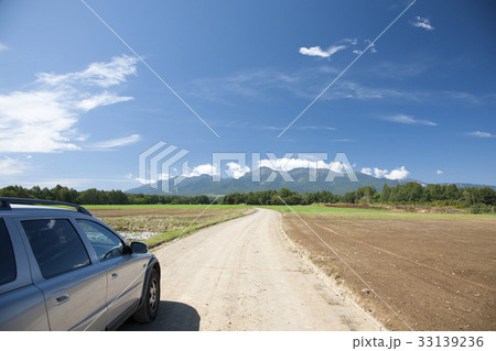 車と一本道 33139236