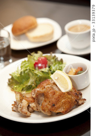 チキンのグリル 33139379