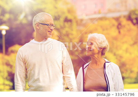 senior couple in city park senior couple in city park 33145796