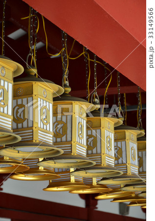 大阪　四天王寺の釣燈籠 33149566