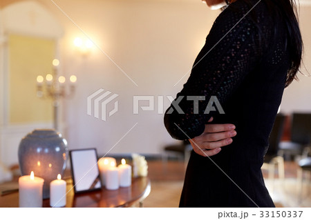 close up of woman and cremation urn in church 33150337