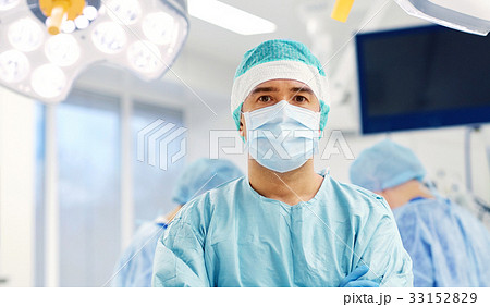 surgeon in operating room at hospital 33152829