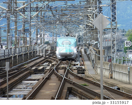 Jr東日本 盛岡駅にやってきたe5系 はやぶさ やまびこ はやての写真素材