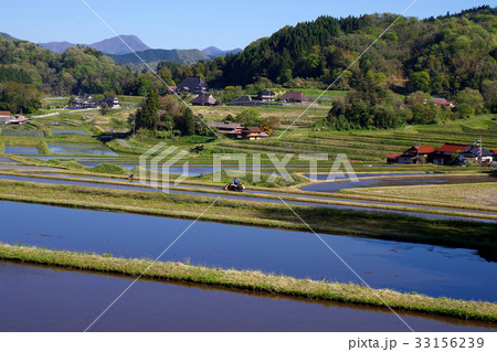 山里の春　田植　田植え機　水面　棚田 33156239
