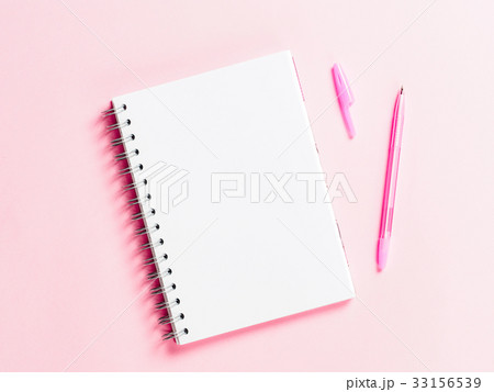 Top view of blank note with pen on pink background Top view of blank note with pen on pink background 33156539