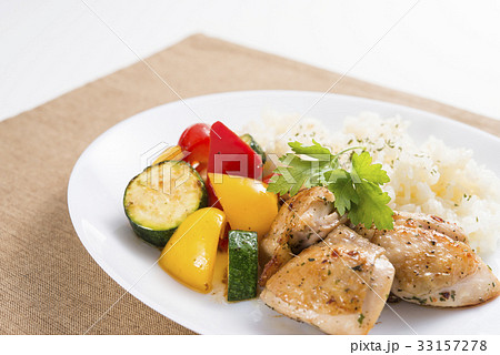 バジルチキンのランチプレート 33157278