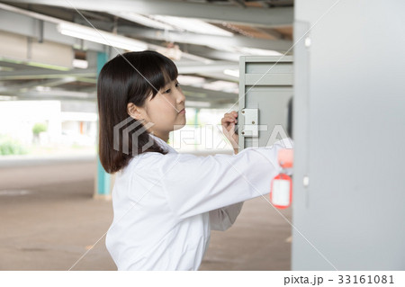 コインロッカー 女子高生 撮影協力「京王電鉄株式会社」 コインロッカー 女子高生 撮影協力「京王電鉄株式会社」 33161081