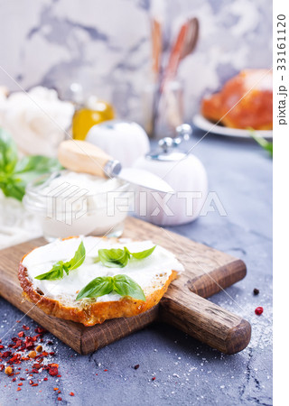 bread with cheese 33161120