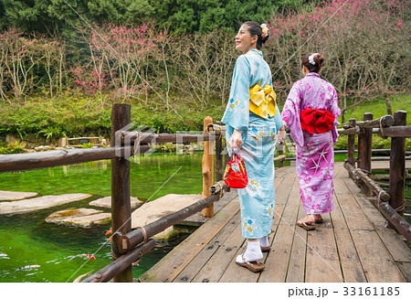 Japanese dressing kimono sightseeing sakura 33161185