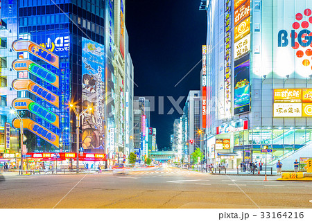 東京 秋葉原 電気街の夜景(万世橋交差点) 東京 秋葉原 電気街の夜景(万世橋交差点) 33164216