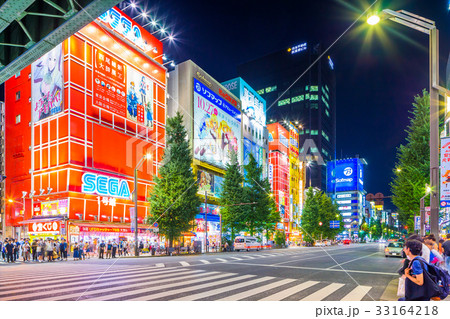 東京 秋葉原 電気街の夜景 33164218