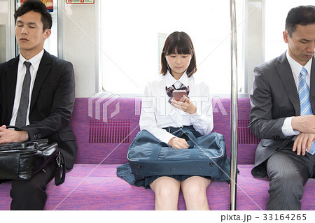 電車通学 女子高生 撮影協力「京王電鉄株式会社」 33164265
