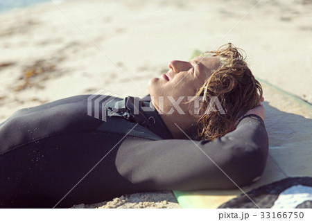 Take a breath after big waves 33166750