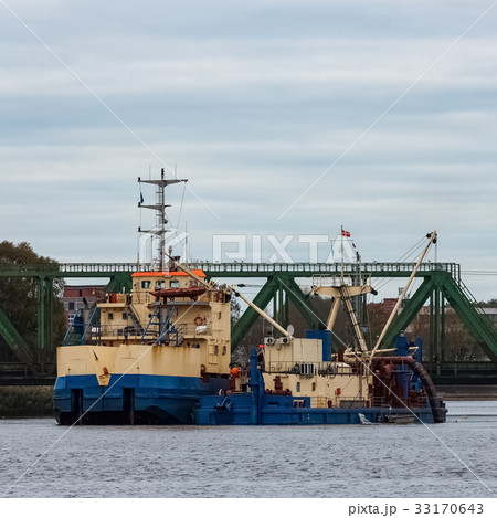 Blue cargo ship 33170643