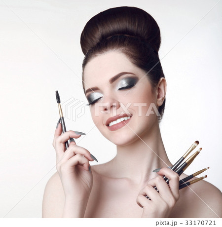 Makeup artist. Pretty teen girl with cute bun 33170721