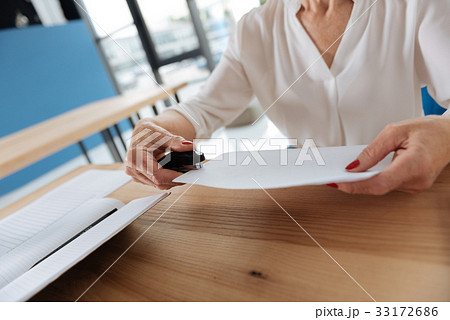 Close up of a stapler being in use 33172686