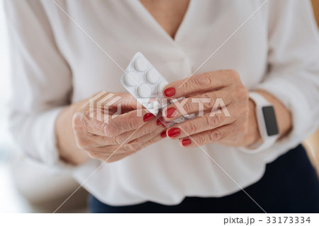Close up of a blister pack of pills 33173334