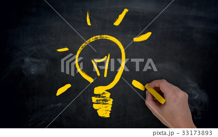 Light bulb is painted by hand on blackboard 33173893