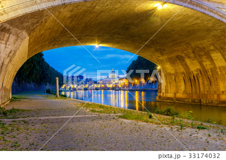 Rome. The city embankment. Rome. The city embankment. 33174032