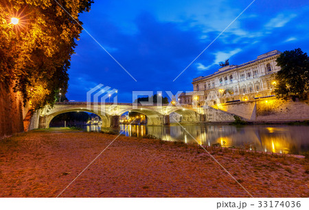 Rome. The city embankment. Rome. The city embankment. 33174036