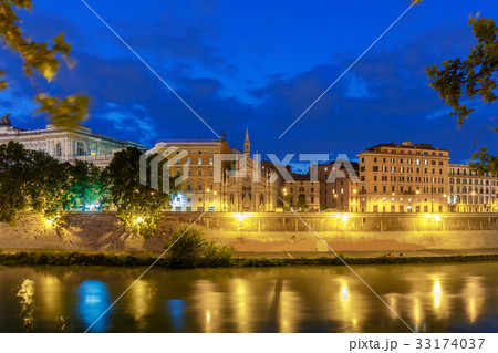 Rome. The city embankment. 33174037