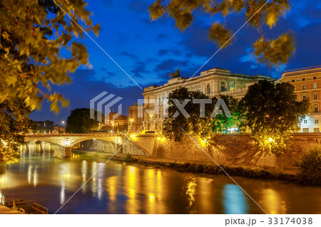 Rome. The city embankment. 33174038