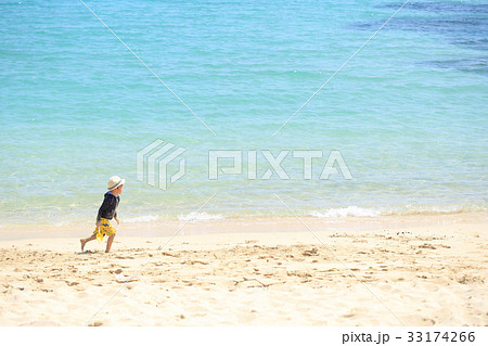 海水浴を楽しむ子ども 33174266