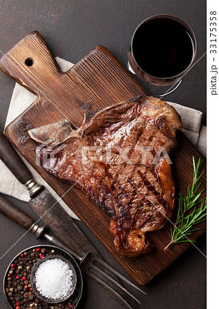 T-bone steak T-bone steak 33175358