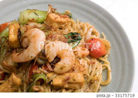 Mie goreng fried noodle prawn indonesia spicy dish Mie goreng fried noodle prawn indonesia spicy dish 33175719