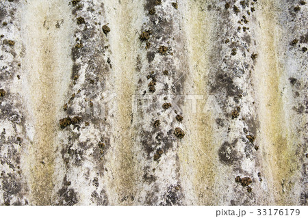 Rough stone wall with cracks of grey Rough stone wall with cracks of grey 33176179