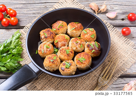 Pork meatballs with parsley Pork meatballs with parsley 33177565