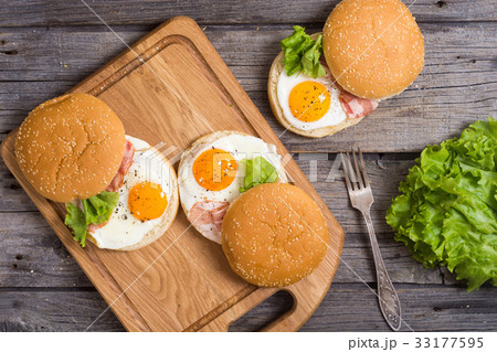 Sandwich with eggs and bacon Sandwich with eggs and bacon 33177595