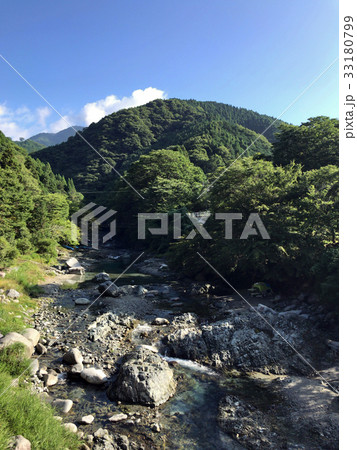 山間の渓流 山間の渓流 33180799