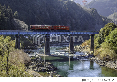 長良川鉄道　赤い電車　鉄橋　川 33182912