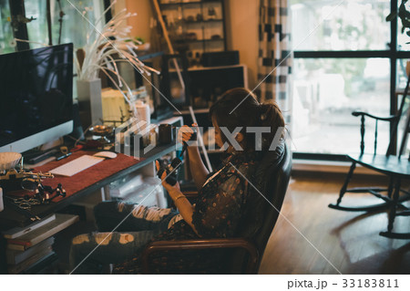 Photographer Photographer 33183811