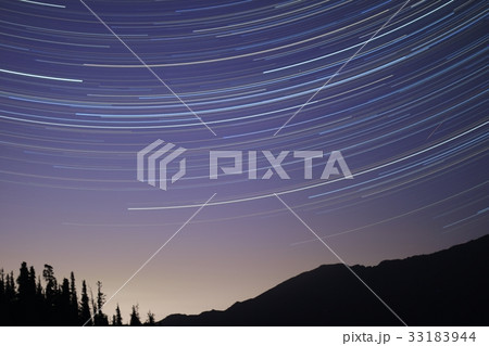 round startrail in the night with hill in 33183944