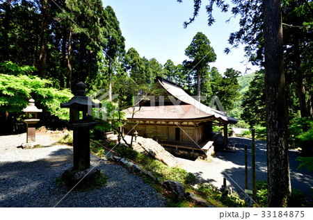 明通寺三重塔側より国宝本堂　 33184875