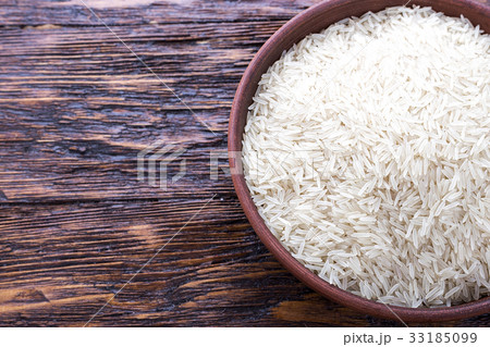 rice on a wooden background 33185099