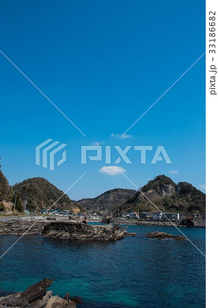 岩場の向こうに 岩場の向こうに 33186682