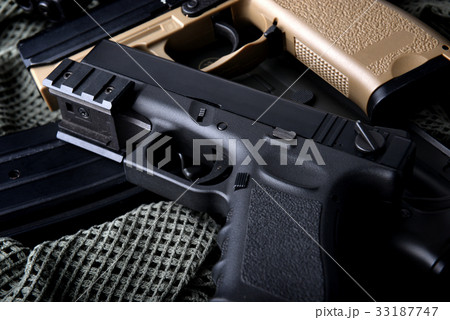 Pistal automatic short hand gun 9 mm. Pistal automatic short hand gun 9 mm. 33187747