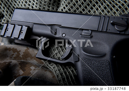Pistal automatic short hand gun 9 mm. 33187748