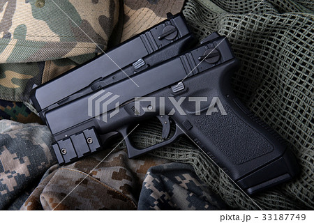 Pistal automatic short hand gun 9 mm. Pistal automatic short hand gun 9 mm. 33187749
