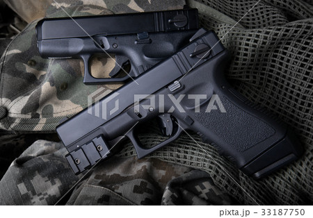 Pistal automatic short hand gun 9 mm. 33187750