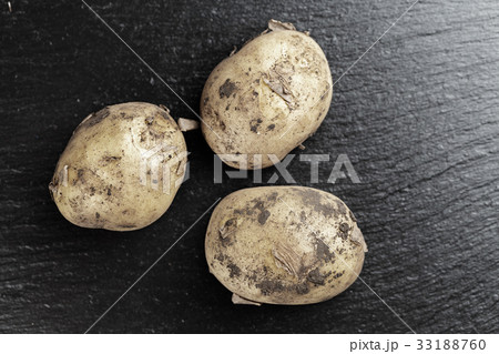 Pile of young potatoes 33188760