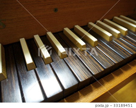 チェンバロ（＝ハープシコード）の鍵盤 33189451